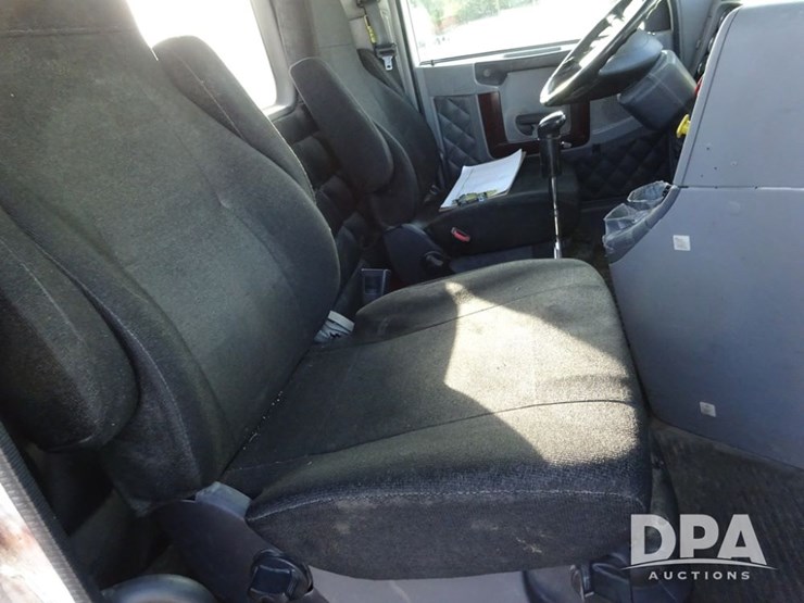 2018-freightliner-coronado-day-cab-glider-truck-(pz13996,-unit-773)-image-80