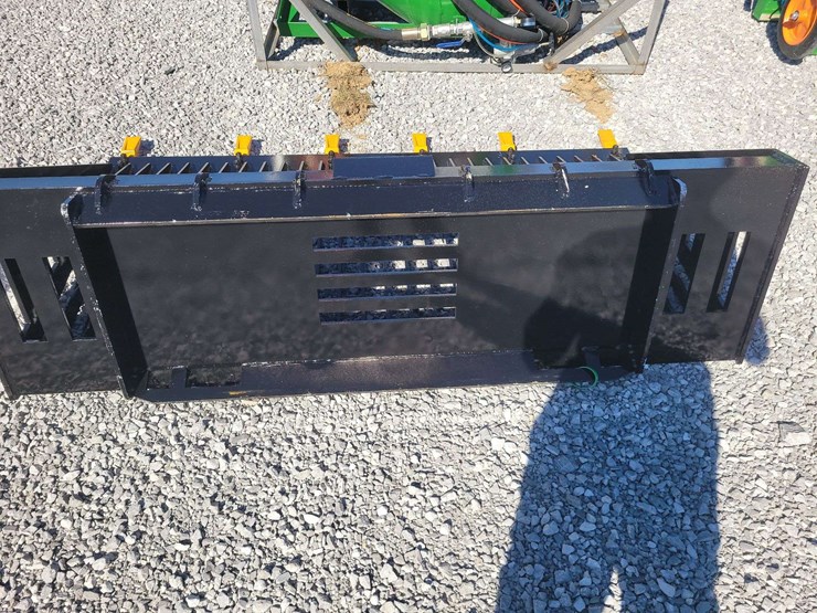 skid-steer-rock-bucket.-66"-wide.-image-3