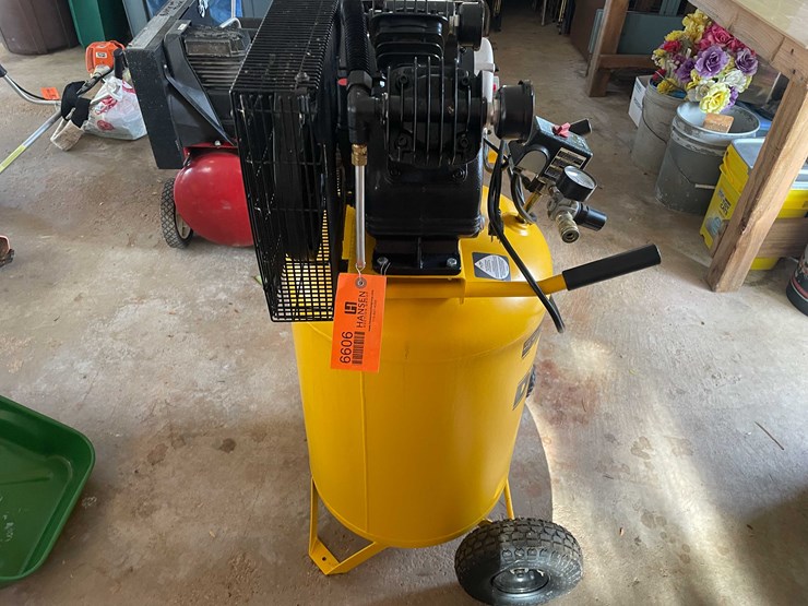 #6606-•-dewalt-air-compressor-image-2