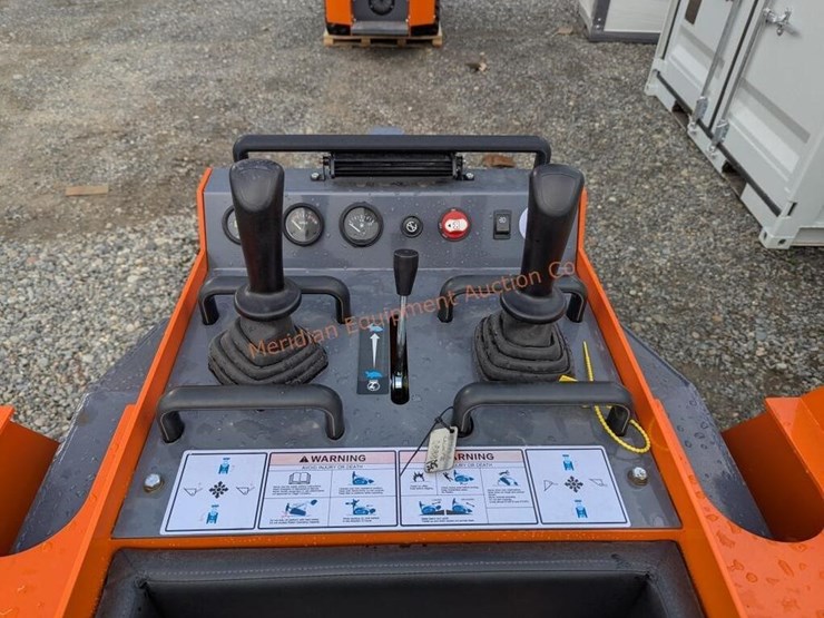 diggit-scl850-mini-tracked-loader-image-6