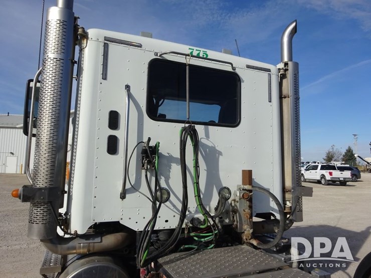 2018-freightliner-coronado-day-cab-glider-truck-(pz13985,-unit-775)-image-76