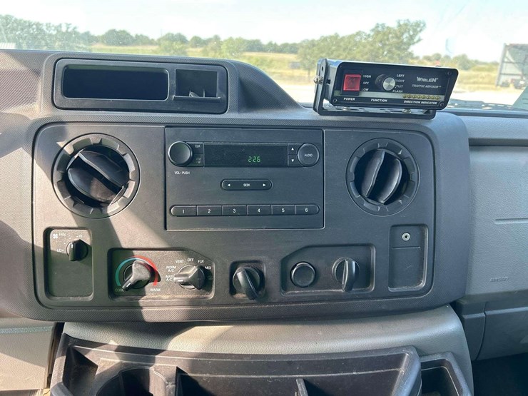 2015-ford-e350-image-15