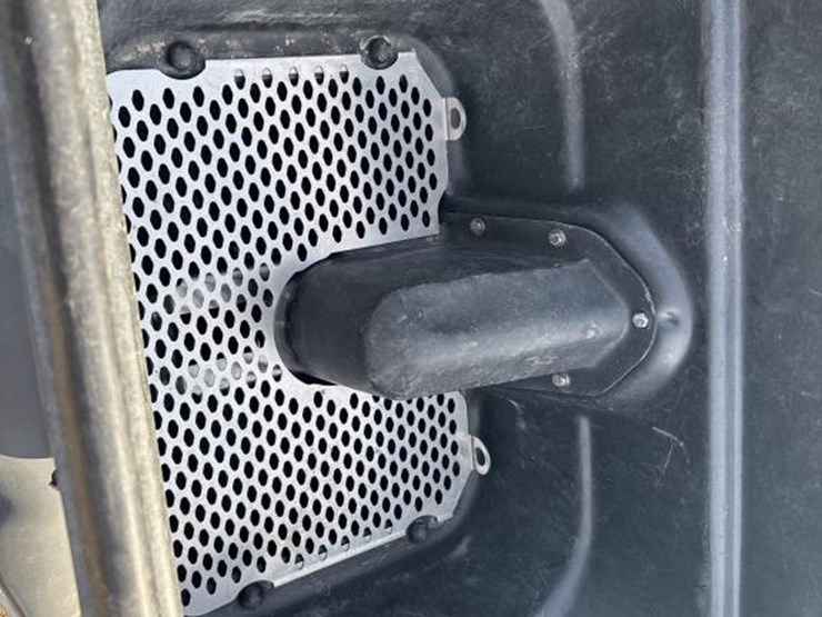 #3842-•-2016-toro-spreader-sprayer-image-23