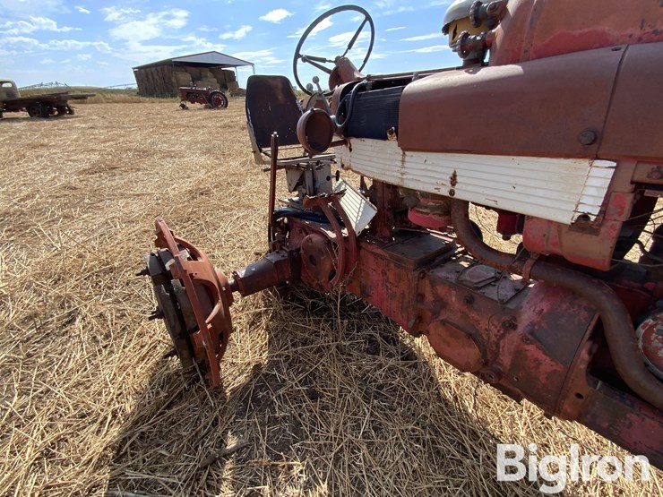 1959-farmall-560-2wd-tractor-image-10