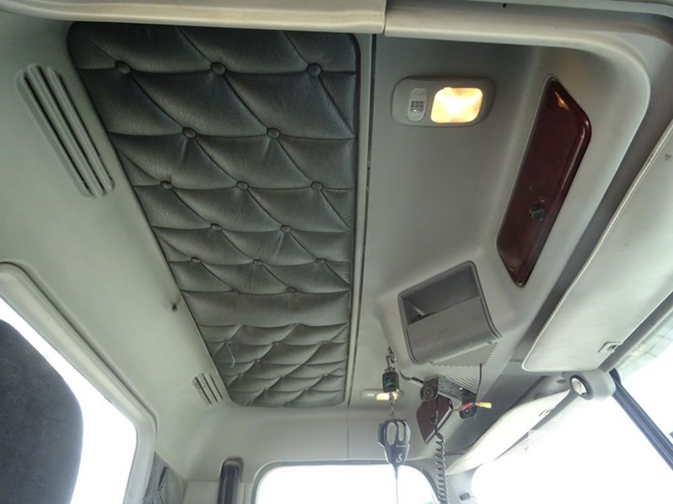 2017-freightliner-coronado-day-cab-glider-truck-(pz13993,-unit-725)-image-88