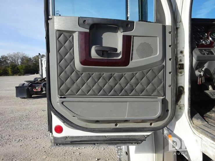 2016-freightliner-coronado-day-cab-glider-truck-(pz13982,-unit-720)-image-86