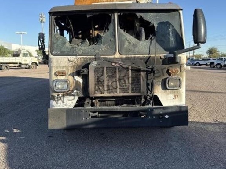 2020-peterbilt-520-image-2