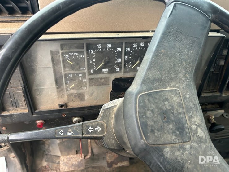 1993-international-4700-image-41