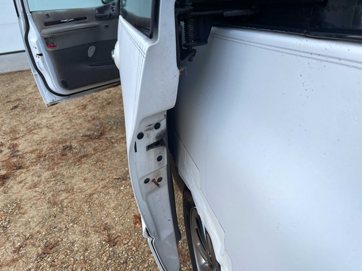 1999-chrysler-town-&-country-image-116