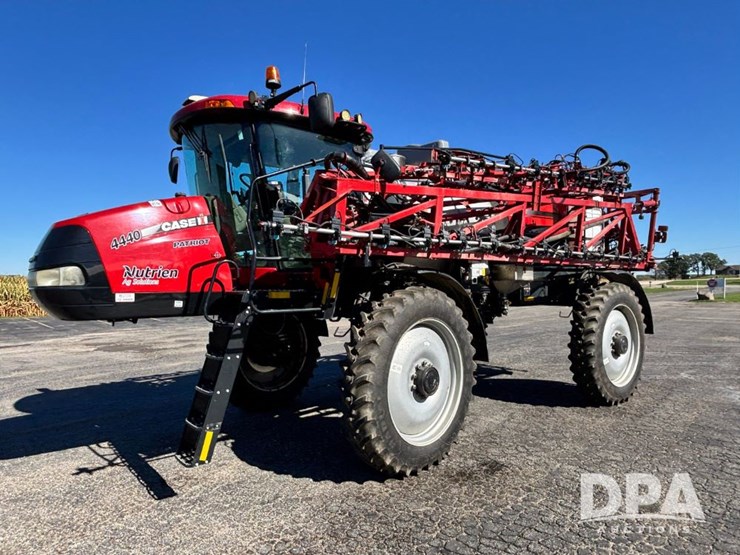 2020-case-ih-patriot-4440-image-1