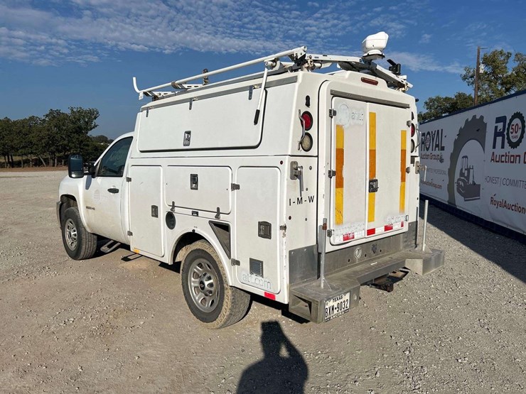 2012-chevrolet-silverado-2500-image-2