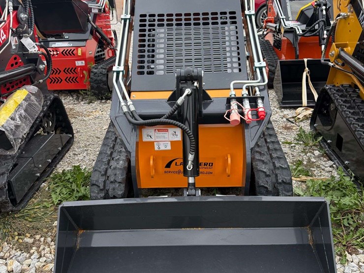 landhero-ldh-ht380-mini-skid-steer-loader-image-1