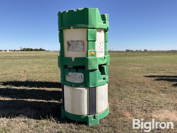 monsanto-120-gallon-liquid-fertilizer-poly-shuttles-image-2
