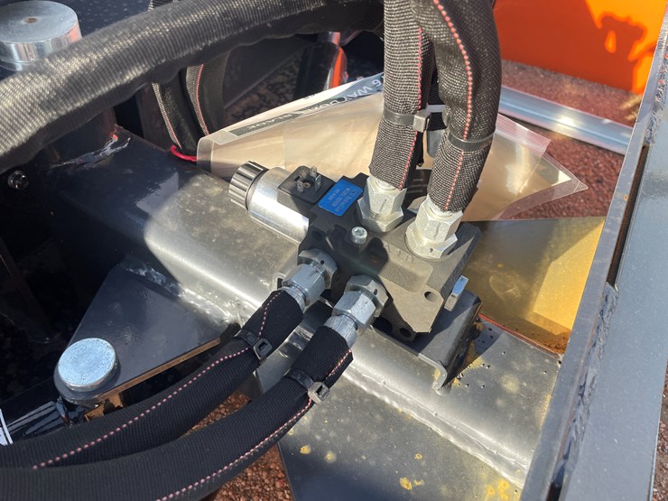 #4053-•-wolverine-84"-dozer-blade-attachment-image-9