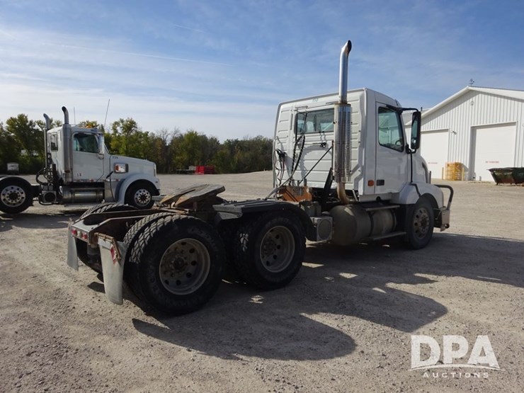 2007-volvo-vnl-day-cab-truck-(pz13987,-unit-110)-image-23