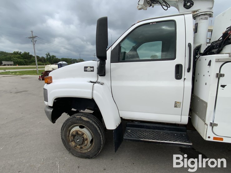 2009-chevrolet-c4500-kodiak-4x4-bucket-truck-image-12
