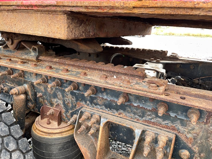 #1002-•-2021-international-semi-tractor-(has-mi-title)-image-12