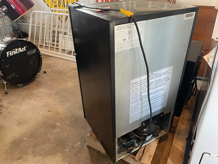 #6621-•-mini-fridge-image-3