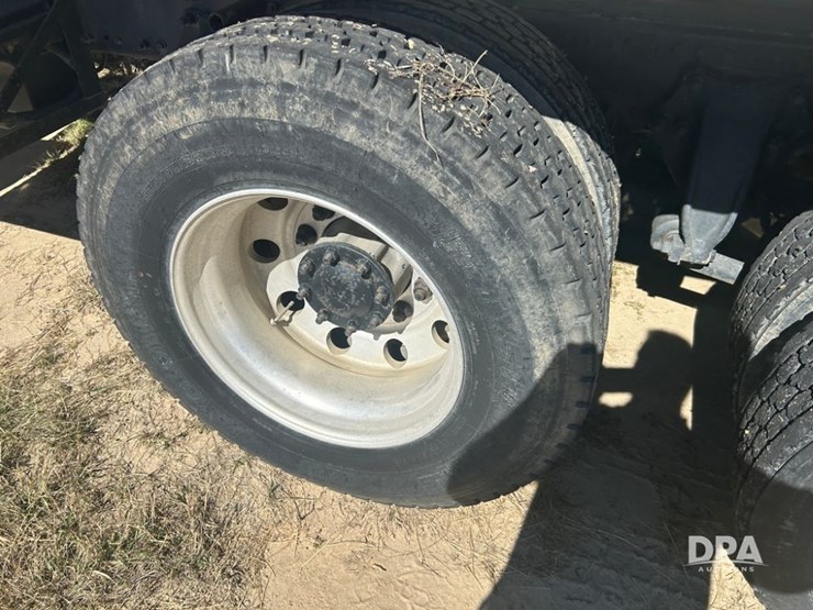 2006-freightliner-century-dry-truck-(cp1180-unit-16052)-image-14