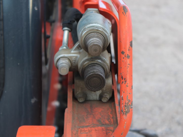 2023-kubota-ssv75-image-21