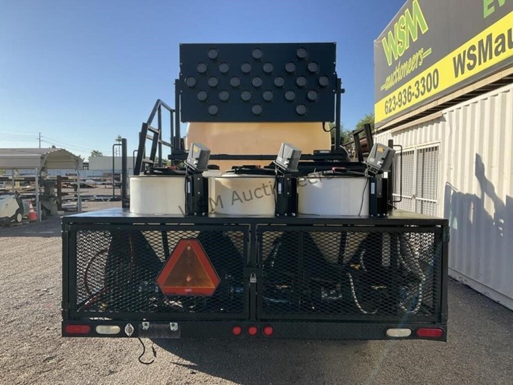 2014-international-4300lp-spray-truck-image-6