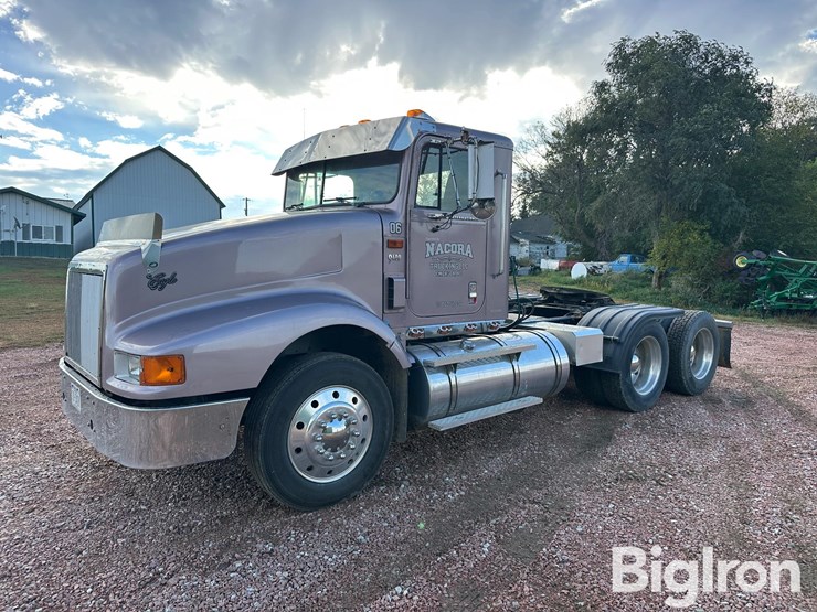 1995-international-9400-image-1