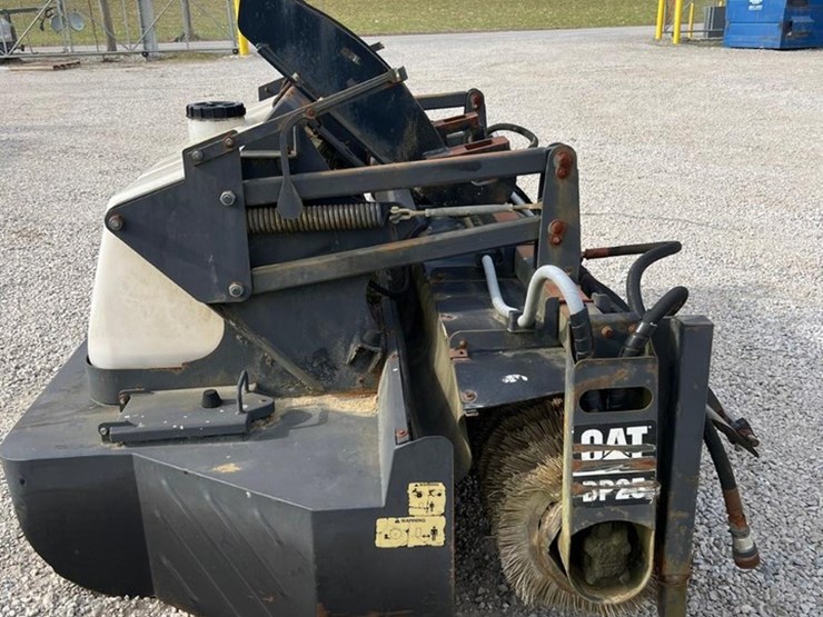 caterpillar-100-image-6