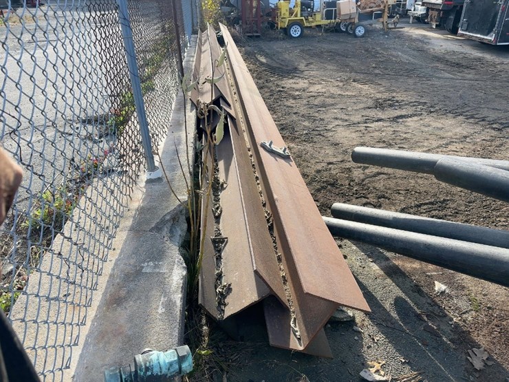 quantity-of-steel-i-beams-image-4