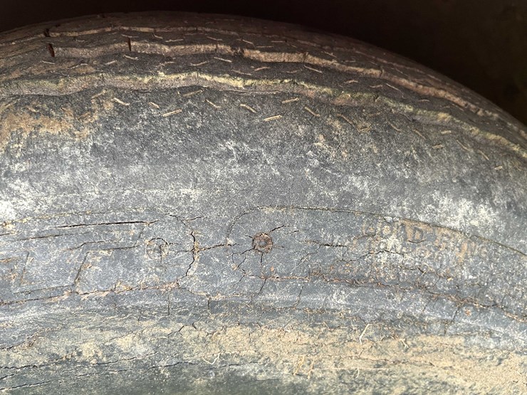 #8038-•-single-axle-horse-trailer-(no-title)-image-29