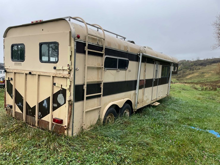 #8044-•-1986-3-horse-gooseneck-camper-trailer-(no-title)-image-5