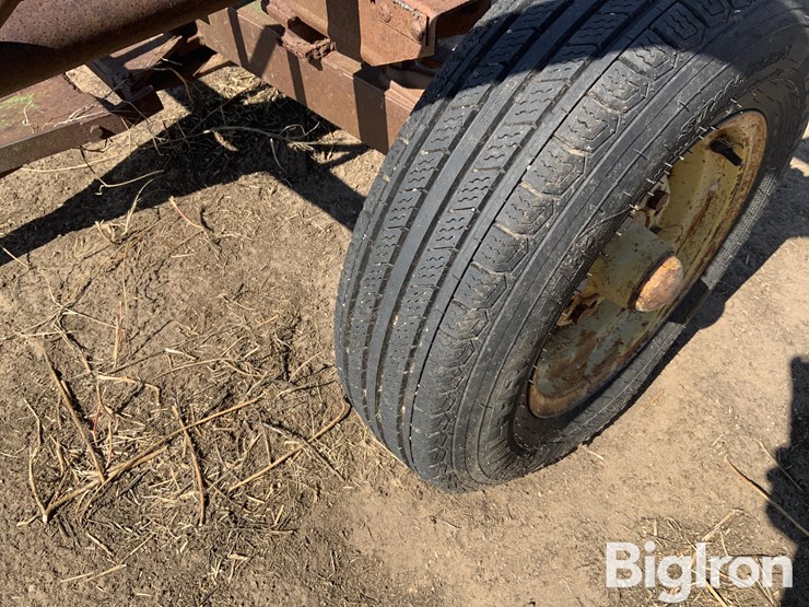 blattner-3-bale-hay-feeder-wagon-image-11