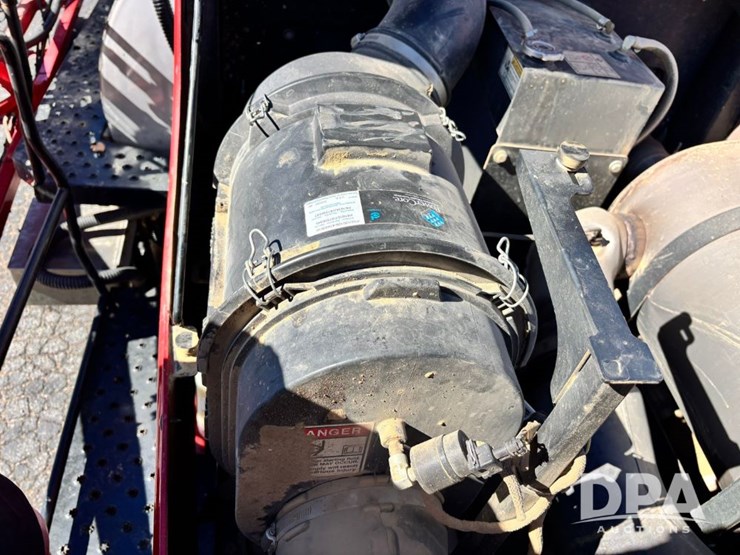 2020-case-ih-patriot-4440-image-104