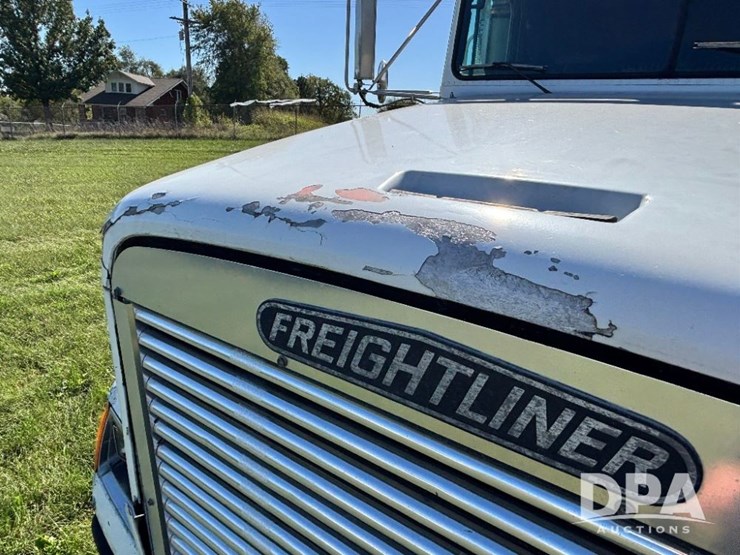 1993-freightliner-fld120-image-19