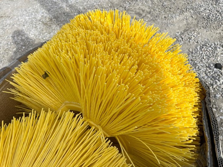 caterpillar-100-image-18