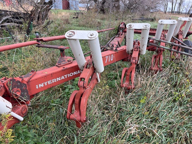 international-710-image-13