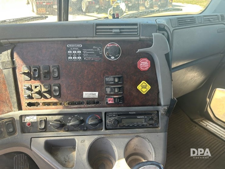 2006-freightliner-century-dry-truck-(cp1180-unit-16052)-image-34