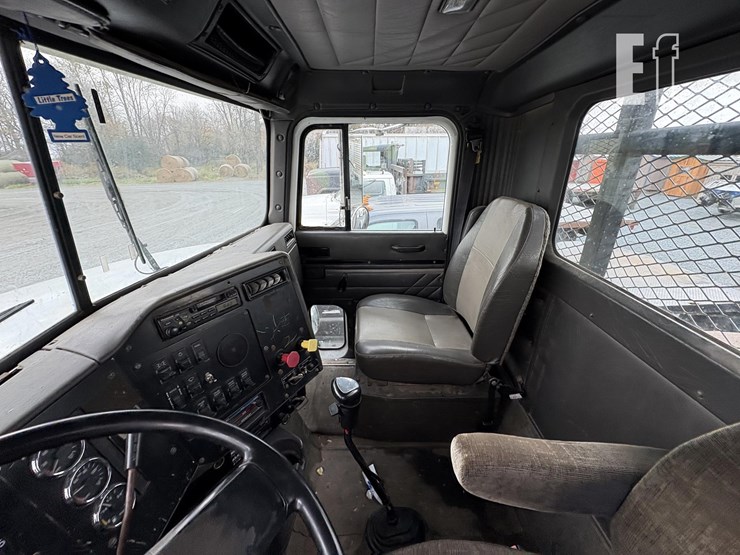 2000-international-9100-image-23