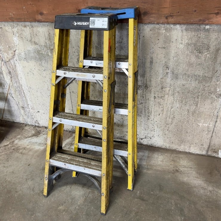 (2) 4' FIBERGLASS STEP LADDERS