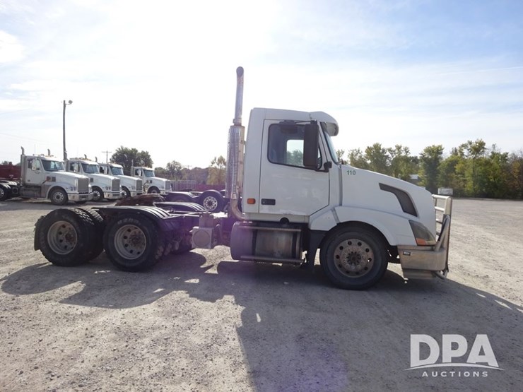 2007-volvo-vnl-day-cab-truck-(pz13987,-unit-110)-image-16