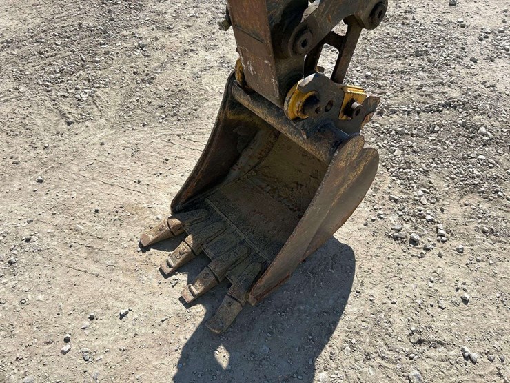 2016-deere-35g-image-15