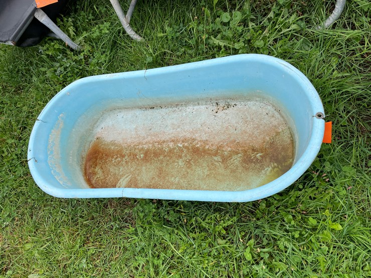 #9628-•-vintage-fiberglass-tub-image-2