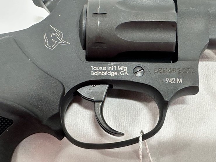 #2025-00067-•-taurus-942m-revolver-image-38