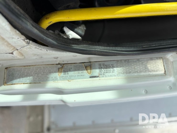 2000-freightliner-fl70-image-51