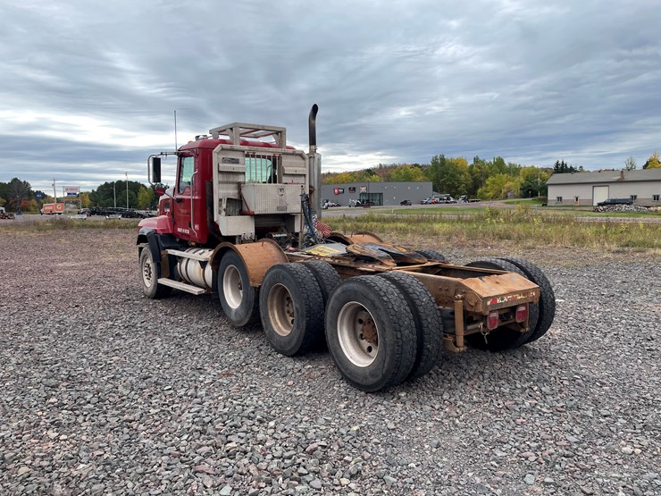#1000-•-2005-mack-semi-tractor-(has-mi-title)-image-4