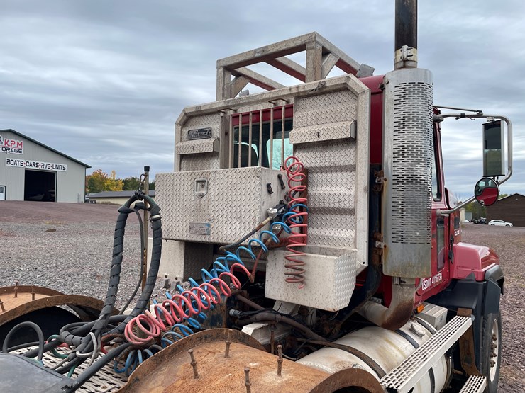 #1000-•-2005-mack-semi-tractor-(has-mi-title)-image-7