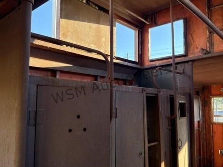 caboose-rail-car-w/-trucks-&-rail-section-image-18
