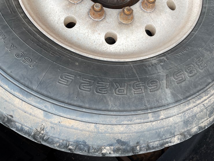 #1000-•-2005-mack-semi-tractor-(has-mi-title)-image-47