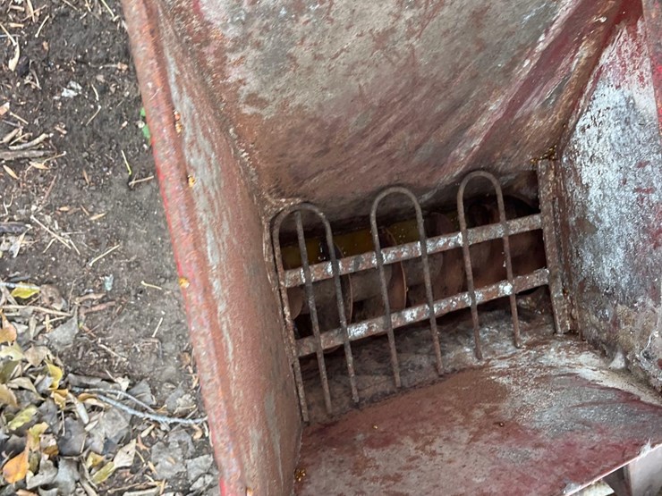 new-holland-354-image-9