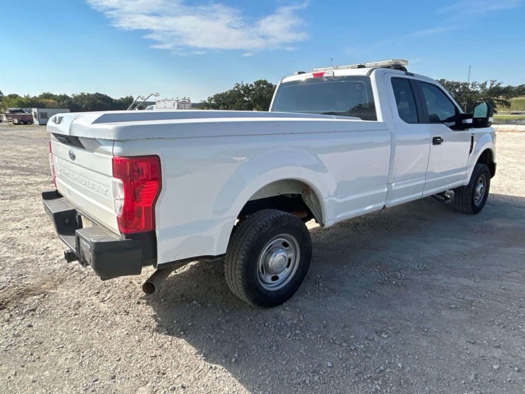 2022-ford-f250-xl-image-3