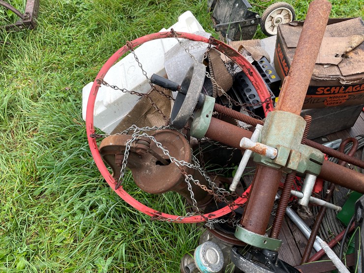 #8125-•-pallet-of-misc-image-14